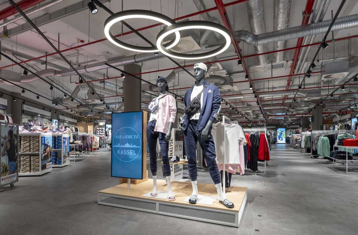 Vista interna ad un negozio Intersport Voswinkel